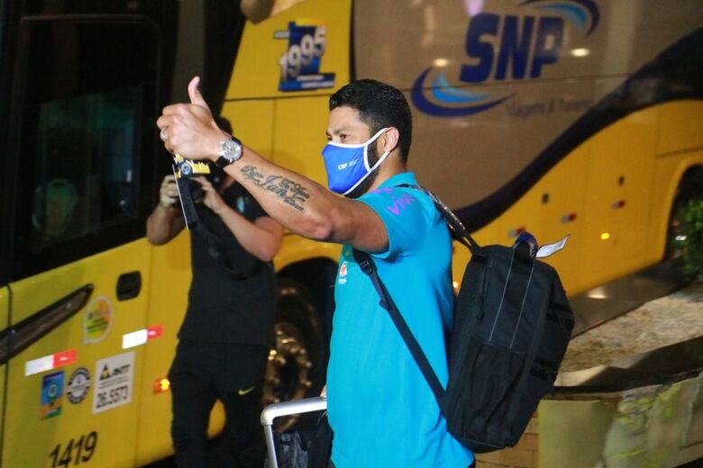 Paraibano, Hulk recebeu o carinho da galera. Foto: Paullo Allmeida/Folha de Pernambuco