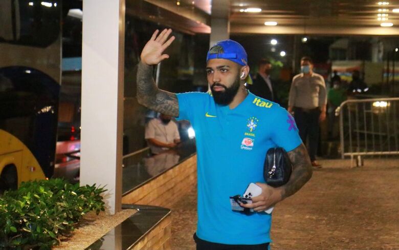 Camisa 9 do Brasil, Gabigol foi bastante celebrado. Foto: Paullo Allmeida/Folha de Pernambuco