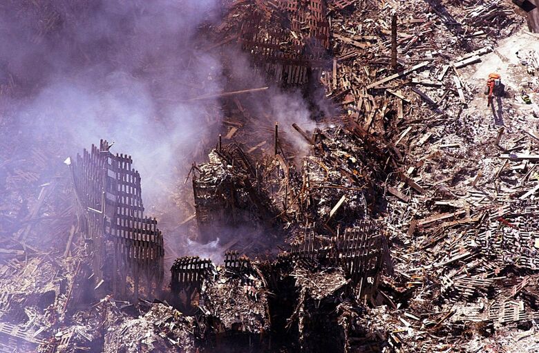 Imagem divulgada pelo Escritório de Gerenciamento de Emergências da Cidade de Nova York em 16 de setembro de 2001 mostra uma vista aérea do local das torres gêmeas desabadas do World Trade Center - Foto: Fema/AFP/arquivo