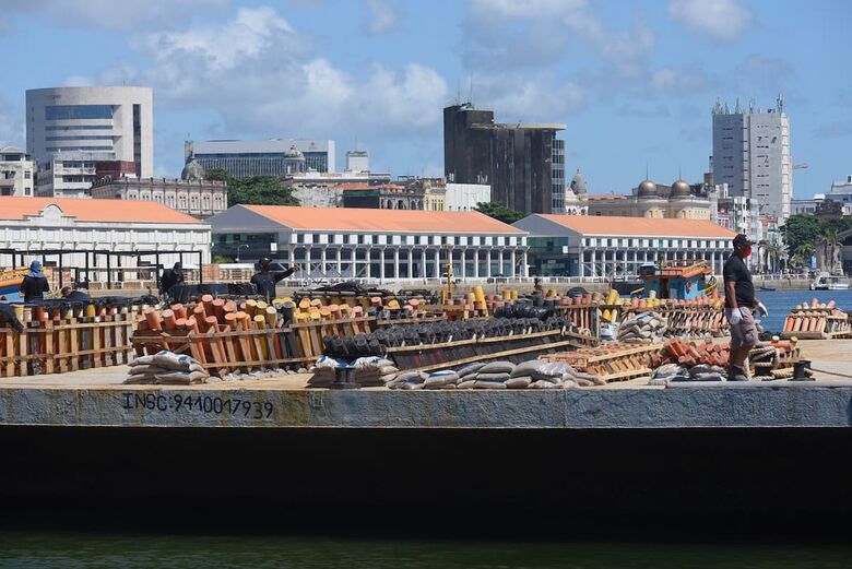 Queima de fogos no Réveillon do Recife // Foto: Rafael Furtado/Folha de Pernambuco