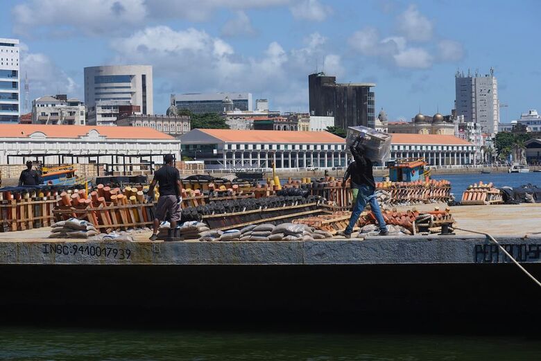 Queima de fogos no Réveillon do Recife // Foto: Rafael Furtado/Folha de Pernambuco
