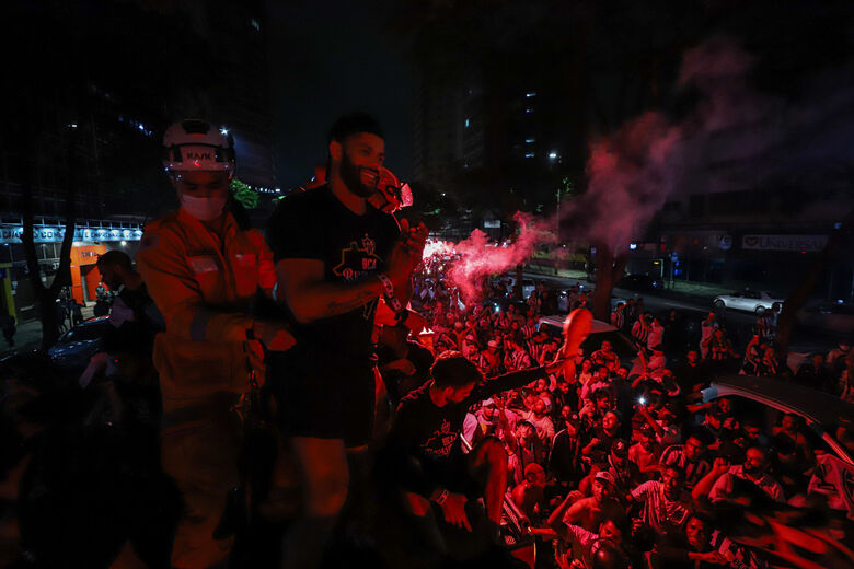Delegação do Atlético-MG desfilando em carro aberto por Belo Horizonte. Foto: Pedro Souza/Atlético