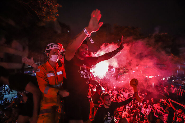 Delegação do Atlético-MG desfilando em carro aberto por Belo Horizonte. Foto: Pedro Souza/Atlético