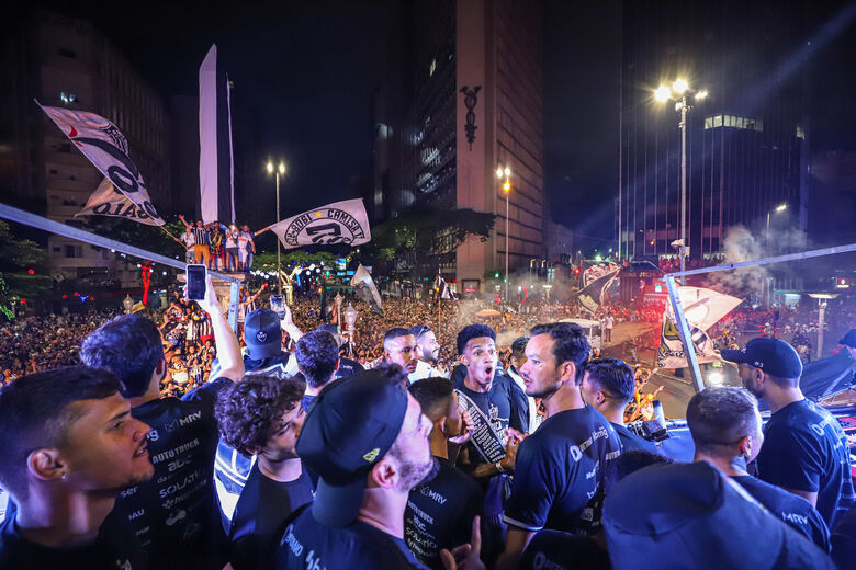 Chegada da delegação do Atlético-MG na Praça Sete, para festa com a torcida. Foto: Pedro Souza/Atlético