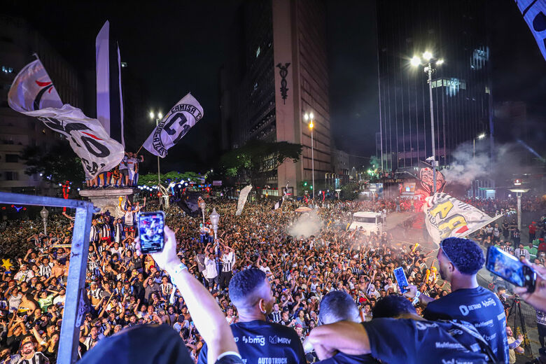Chegada da delegação do Atlético-MG na Praça Sete, para festa com a torcida. Foto: Pedro Souza/Atlético