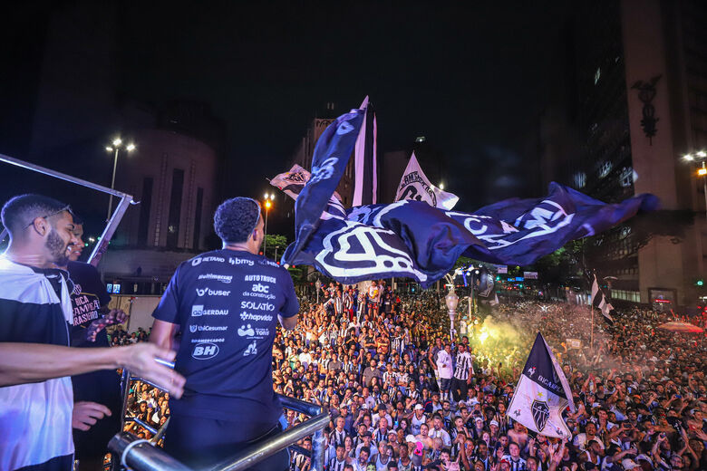 Chegada da delegação do Atlético-MG na Praça Sete, para festa com a torcida. Foto: Pedro Souza/Atlético