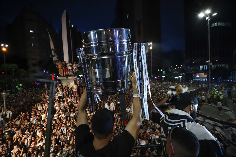 Chegada da delegação do Atlético-MG na Praça Sete, para festa com a torcida. Foto: Pedro Souza/Atlético