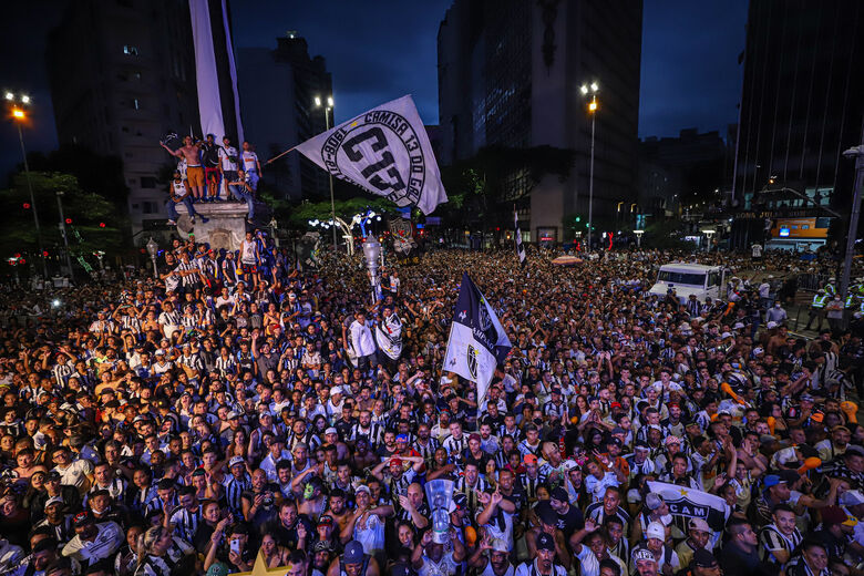 Chegada da delegação do Atlético-MG na Praça Sete, para festa com a torcida. Foto: Pedro Souza/Atlético