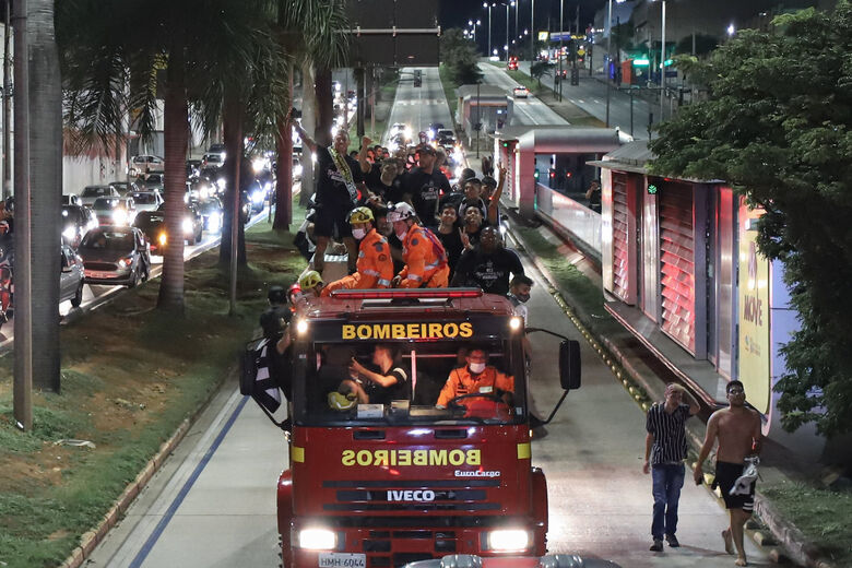 Delegação do Atlético-MG desfilando em carro aberto por Belo Horizonte. Foto: Pedro Souza/Atlético