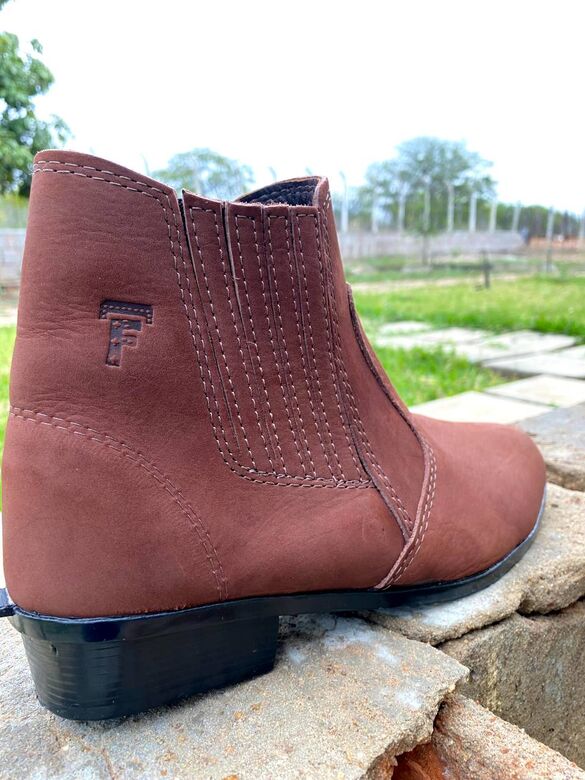 Botas estilo vaqueiro da Cabritos da Floresta. Foto: Divulgação