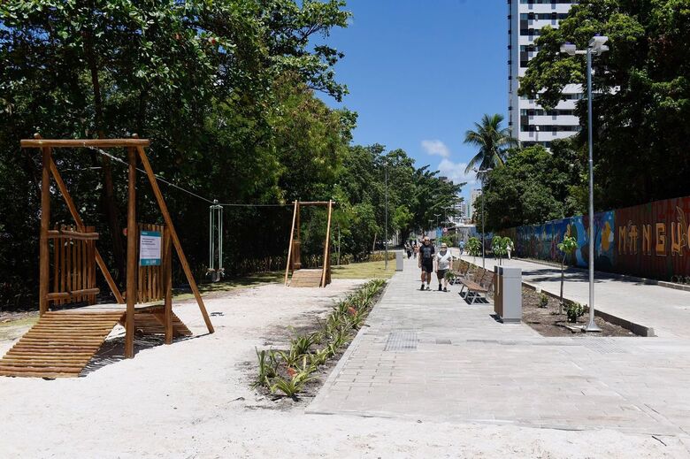 Entrega da primeira etapa do Parque das Graças, às margens do Rio Capibaribe - Foto: Rafael Furtado/Folha de Pernambuco