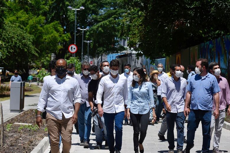Entrega da primeira etapa do Parque das Graças, às margens do Rio Capibaribe - Foto: Rafael Furtado/Folha de Pernambuco