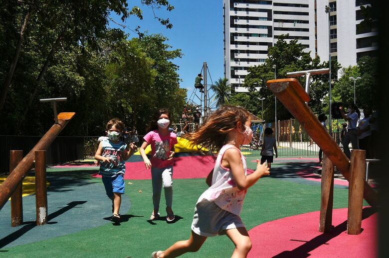 Entrega da primeira etapa do Parque das Graças, às margens do Rio Capibaribe - Foto: Rafael Furtado/Folha de Pernambuco