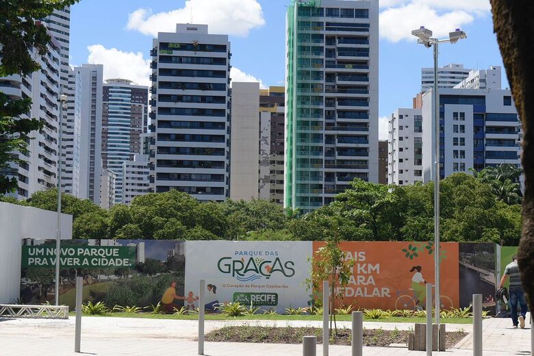 Entrega da primeira etapa do Parque das Graças, às margens do Rio Capibaribe - Foto: Rafael Furtado/Folha de Pernambuco