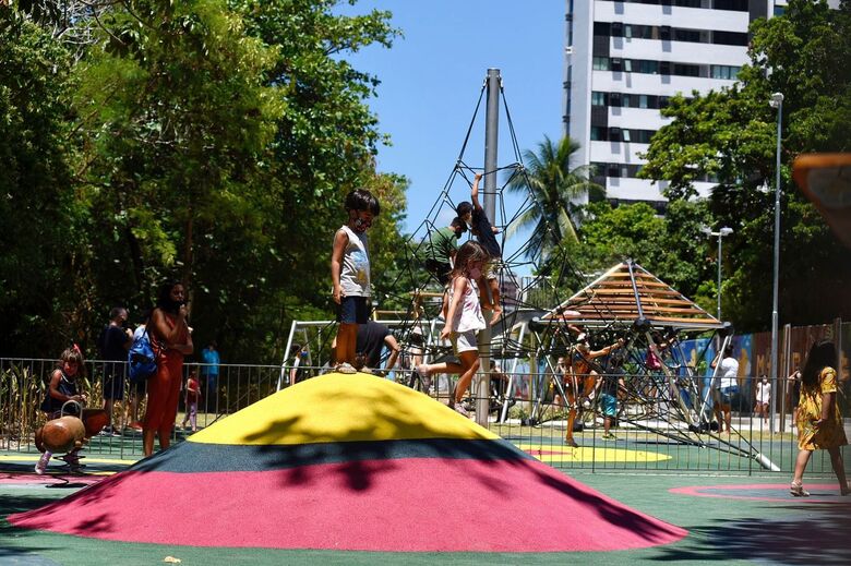Entrega da primeira etapa do Parque das Graças, às margens do Rio Capibaribe - Foto: Rafael Furtado/Folha de Pernambuco
