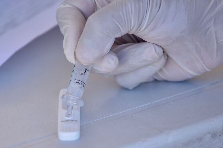 Centro de Testagem de Covid no Geraldão tem alta procura (Foto: Rafael Furtado/Folha de Pernambuco)