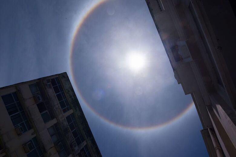 Halo solar no céu do Recife (Foto: Alfeu Tavares/Folha de Pernambuco)