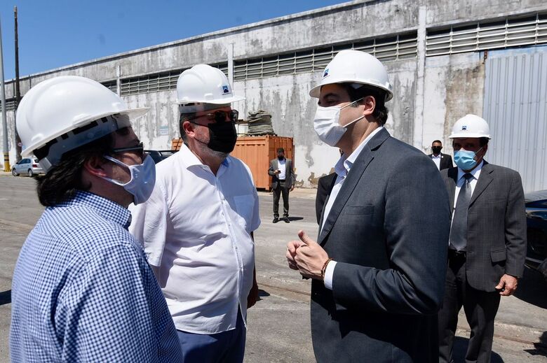 Presidente do Grupo EQM, Eduardo de Queiroz Monteiro, visita a obra de dragagem do Porto do Recife. Fotos: Rafael Furtado/Folha de Pernambuco