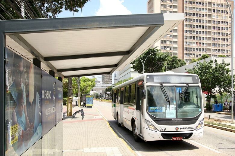 Primeiro dia do aumento das passagens de ônibus na Região Metropolitana - Foto: Ed Machado/Folha de Pernambuco