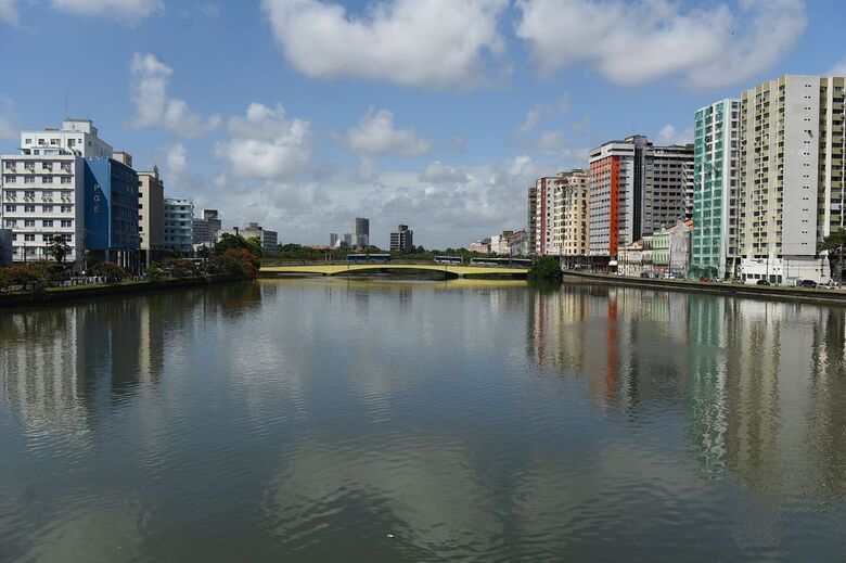 Sem Galo Gigante, ponte Duarte Coelho fica vazia em plena véspera de Sábado de Zé Pereira (Foto: Rafael Furtado/Folha de Pernambuco)