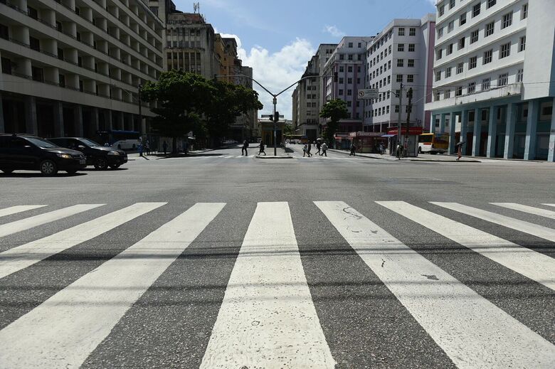 Sem Galo Gigante, ponte Duarte Coelho fica vazia em plena véspera de Sábado de Zé Pereira (Foto: Rafael Furtado/Folha de Pernambuco)