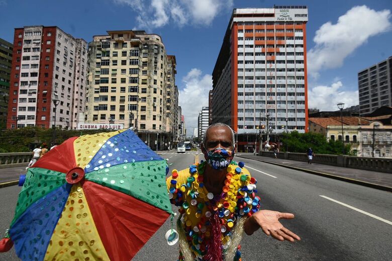 Sem Galo Gigante, ponte Duarte Coelho fica vazia em plena véspera de Sábado de Zé Pereira (Foto: Rafael Furtado/Folha de Pernambuco)