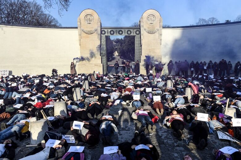 Manifestação em Paris, França, sobre equidade de gênero Alain Jocard / AFP