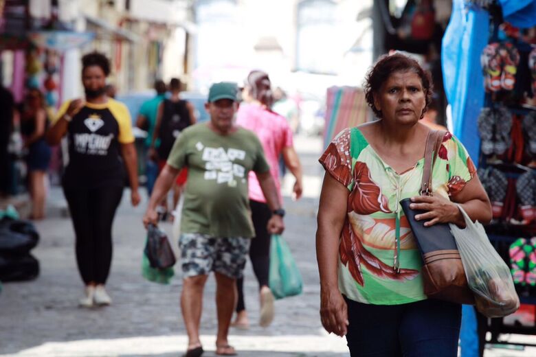 Primeiro dia de flexibilização do uso de máscaras em Pernambuco (Foto: Melissa Fernandes/Folha de Pernambuco)