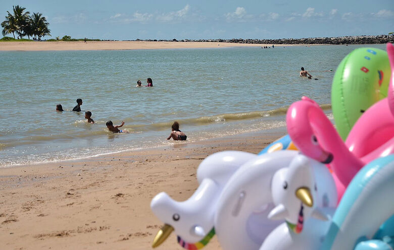 Praia de Bairro Novo, em Olinda, na Sexta da Paixão - Foto: Arthur Mota/Folha de Pernambuco