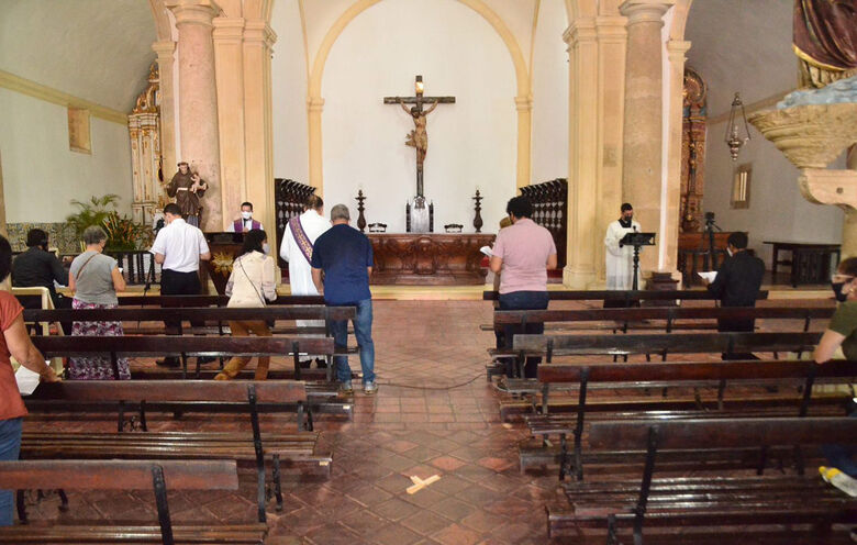 Cerimônia da Via Sacra na Catedral da Sé - Foto: Arthur Mota/Folha de Pernambuco