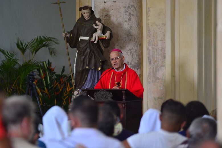 Ação litúrgica da Paixão do Senhor, realizada na igreja da Sé, em Olinda

Paullo Allmeida / Folha de Pernambuco