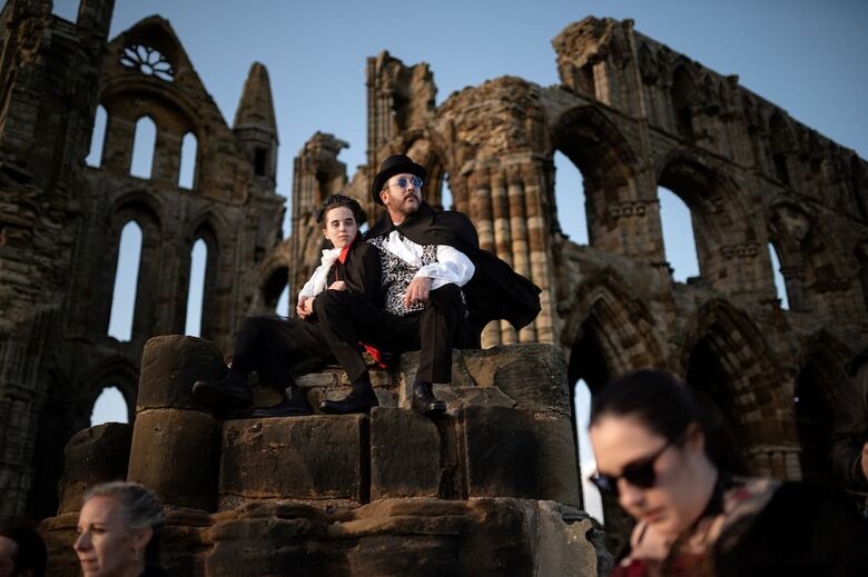 Fãs de Drácula batem recorde de pessoas fantasiadas de vampiros no Reino Unido // Oli Scarff/AFP