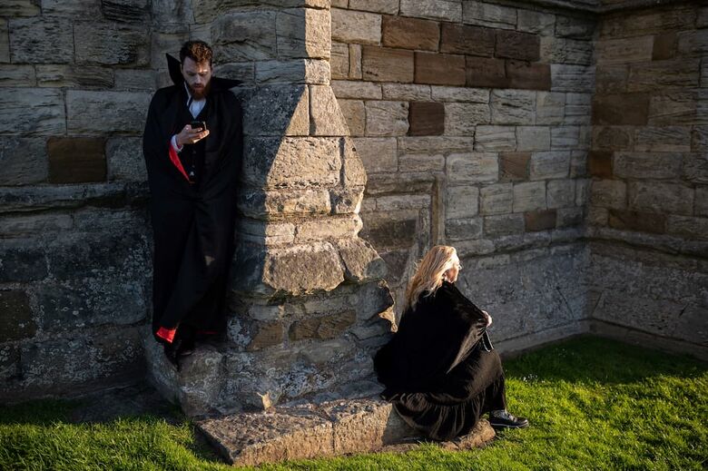 Fãs de Drácula batem recorde de pessoas fantasiadas de vampiros no Reino Unido // Oli Scarff/AFP