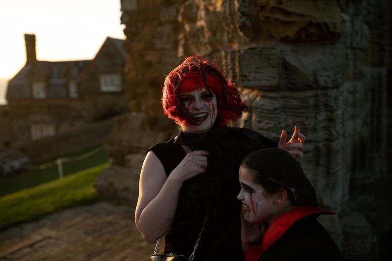 Fãs de Drácula batem recorde de pessoas fantasiadas de vampiros no Reino Unido // Oli Scarff/AFP