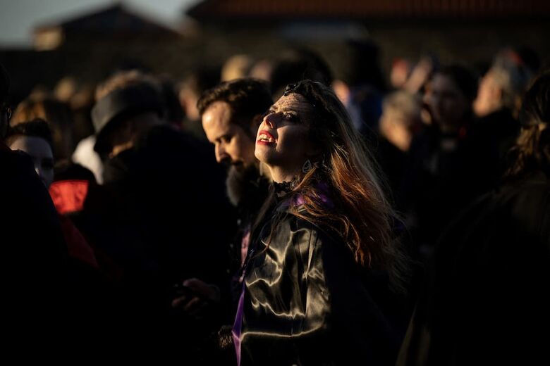 Fãs de Drácula batem recorde de pessoas fantasiadas de vampiros no Reino Unido // Oli Scarff/AFP