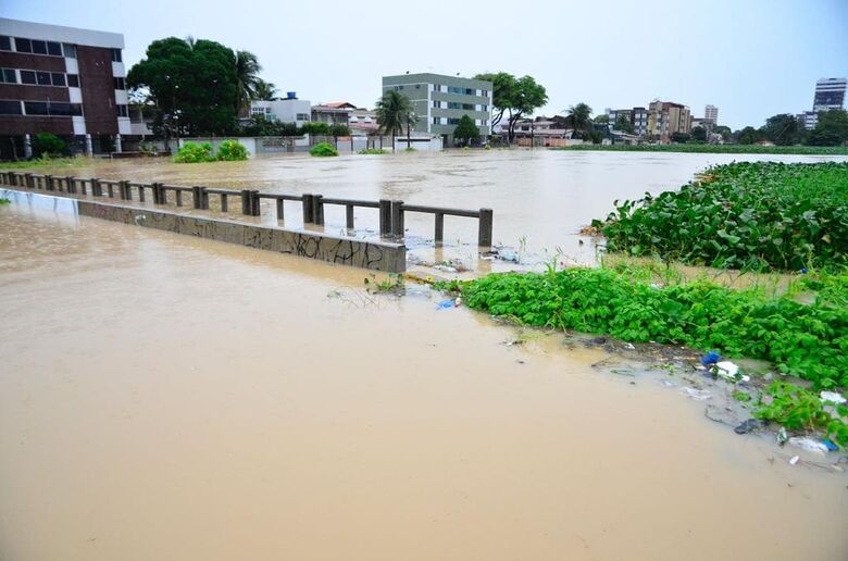 Manhã de chuva em Olinda. Foto: Arthur Mota/ Folha de Pernambuco