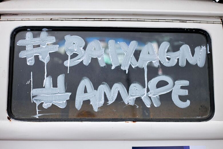 Protesto de motoristas de aplicativo contra aumento do preço do GNV (Foto: Alexandre Aroeira/Folha de Pernambuco)