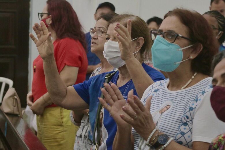 Celebração em homenagem ao dia de Nossa Senhora de Fátima - Foto: Marconi Meireles/Folha de Pernambuco
