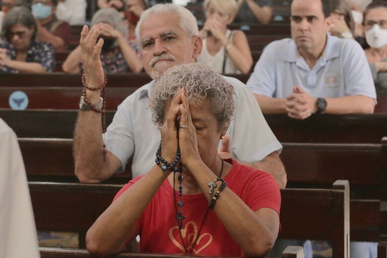  Celebração em homenagem ao dia de Nossa Senhora de Fátima - Foto: Marconi Meireles/Folha de Pernambuco