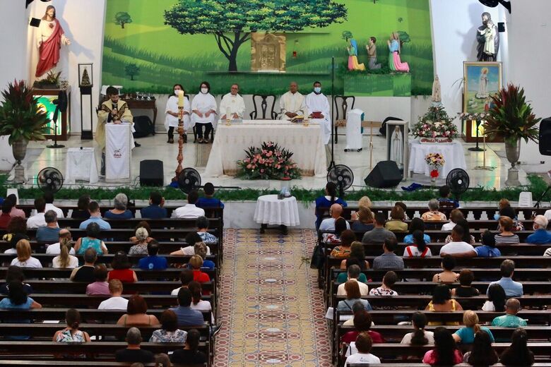  Celebração em homenagem ao dia de Nossa Senhora de Fátima - Foto: Marconi Meireles/Folha de Pernambuco