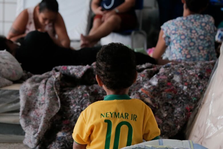 Escola Municipal Diná de Oliveira recebe cerca de 600 desabrigados. Foto: Alexandre Aroeira/ Folha de Pernambuco
