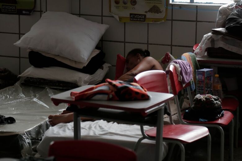 Escola Municipal Diná de Oliveira recebe cerca de 600 desabrigados. Foto: Alexandre Aroeira/ Folha de Pernambuco