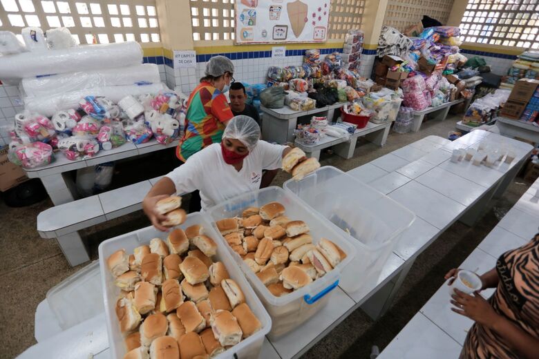 Escola Municipal Diná de Oliveira recebe cerca de 600 desabrigados. Foto: Alexandre Aroeira/ Folha de Pernambuco