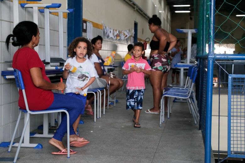 Escola Municipal Diná de Oliveira recebe cerca de 600 desabrigados. Foto: Alexandre Aroeira/ Folha de Pernambuco