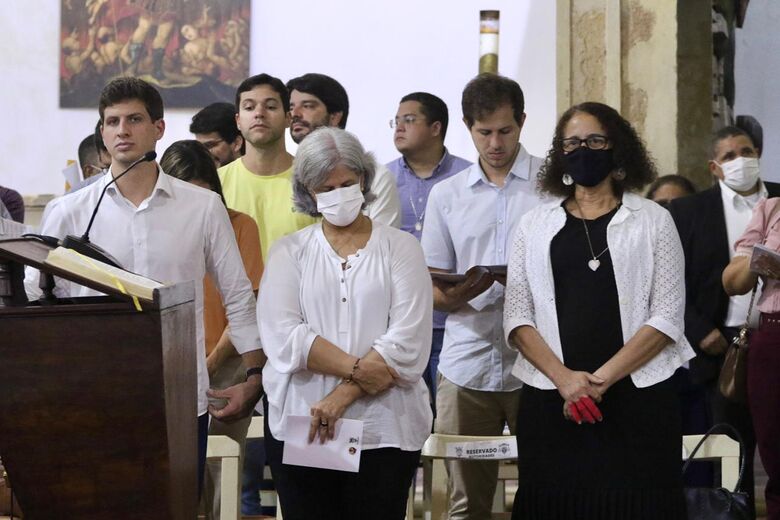 Celebração dos 75 anos de Dom Fernando Saburido. Na foto, o prefeito do Recife João Campos, sua mãe Renata Campos, e a vice-governadora de Pernambuco Luciana Santos. Foto: Ed Machado/Folha de Pernambuco
