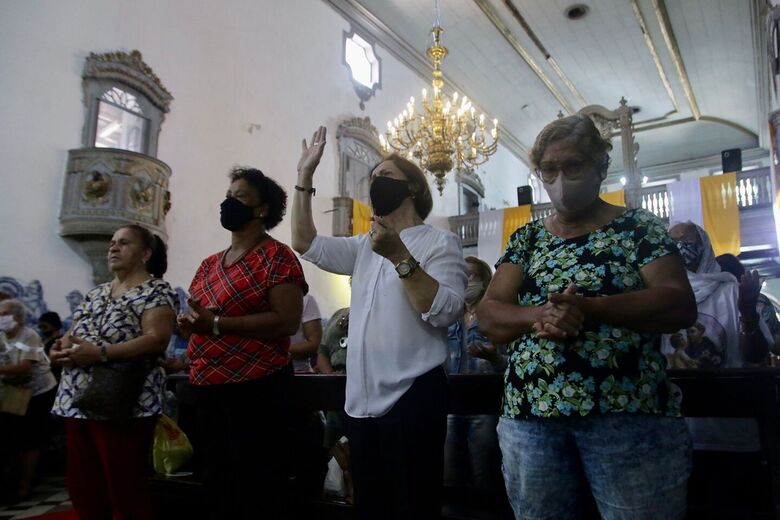 Missa em celebração ao dia de Santo Antônio - Foto: Marconi Meireles/Folha de Pernambuco