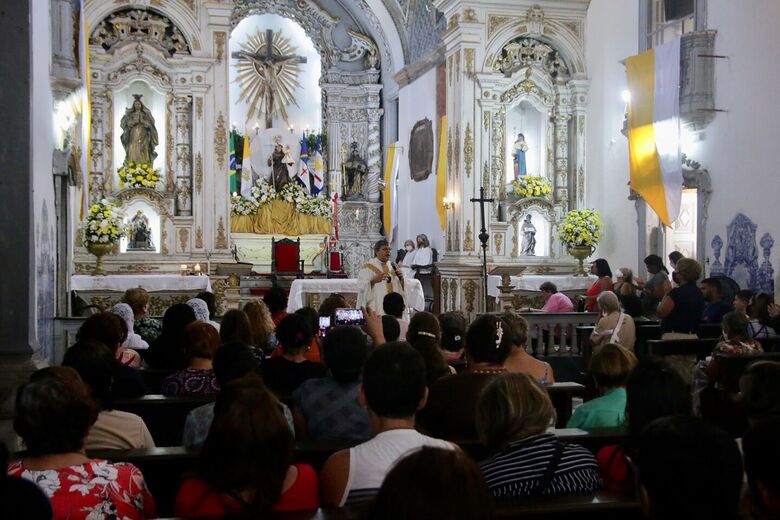 Missa em celebração ao dia de Santo Antônio - Foto: Marconi Meireles/Folha de Pernambuco