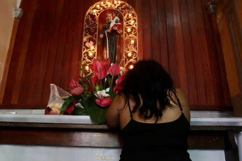 Missa em celebração ao dia de Santo Antônio - Foto: Marconi Meireles/Folha de Pernambuco
