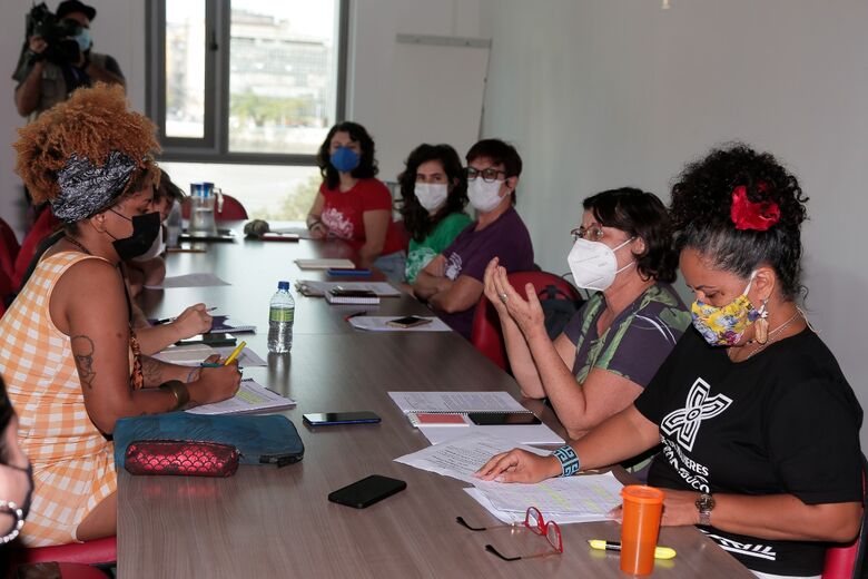 Dossiê: violência contra as mulheres em Pernambuco é apresentado na sede da OAB-PE. Foto: Alexandre Aroeira/ Folha de Pernambuco