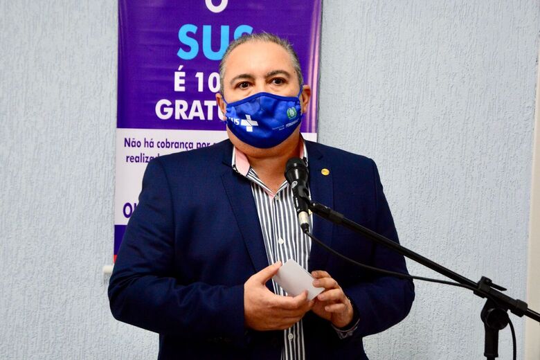 Secretário de Saúde de Pernambuco, André Longo, na inauguração do serviço de radioterapia do Hospital Universitário Oswaldo Cruz. Foto: Marconi Meireles/Folha de Pernambuco